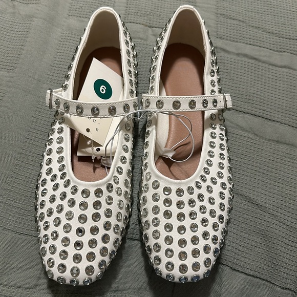 NWT Women's Issa Rhinestone Mary Jane
Ballet Flats with Memory Foam Insole. 9 - Picture 2 of 9